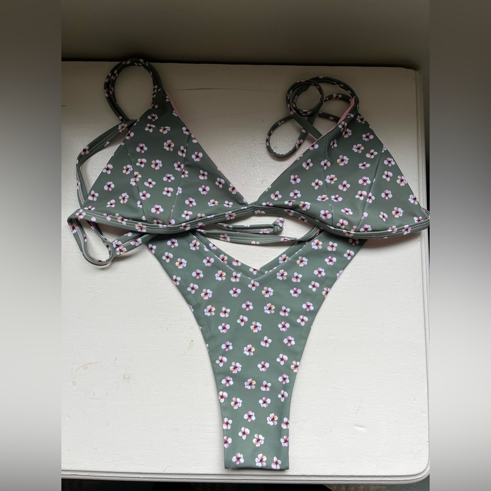 NWOT Kulani Kinis Bikini Set
